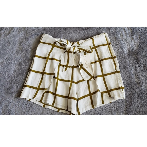 Anthropologie Pants - NWT! ANTHROPOLOGIE SANCIA WHITE & GOLD SHORTS